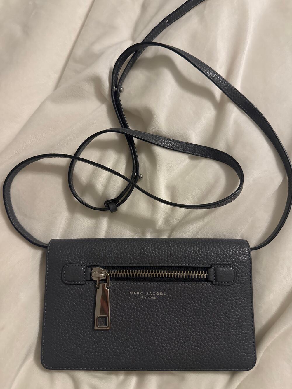 Marc Jacobs Gotham Crossbody Wallet - Picture 1 of 11
